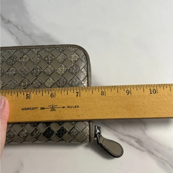 Bottega Veneta Checkered Leather Wallet - Picture 4 of 12